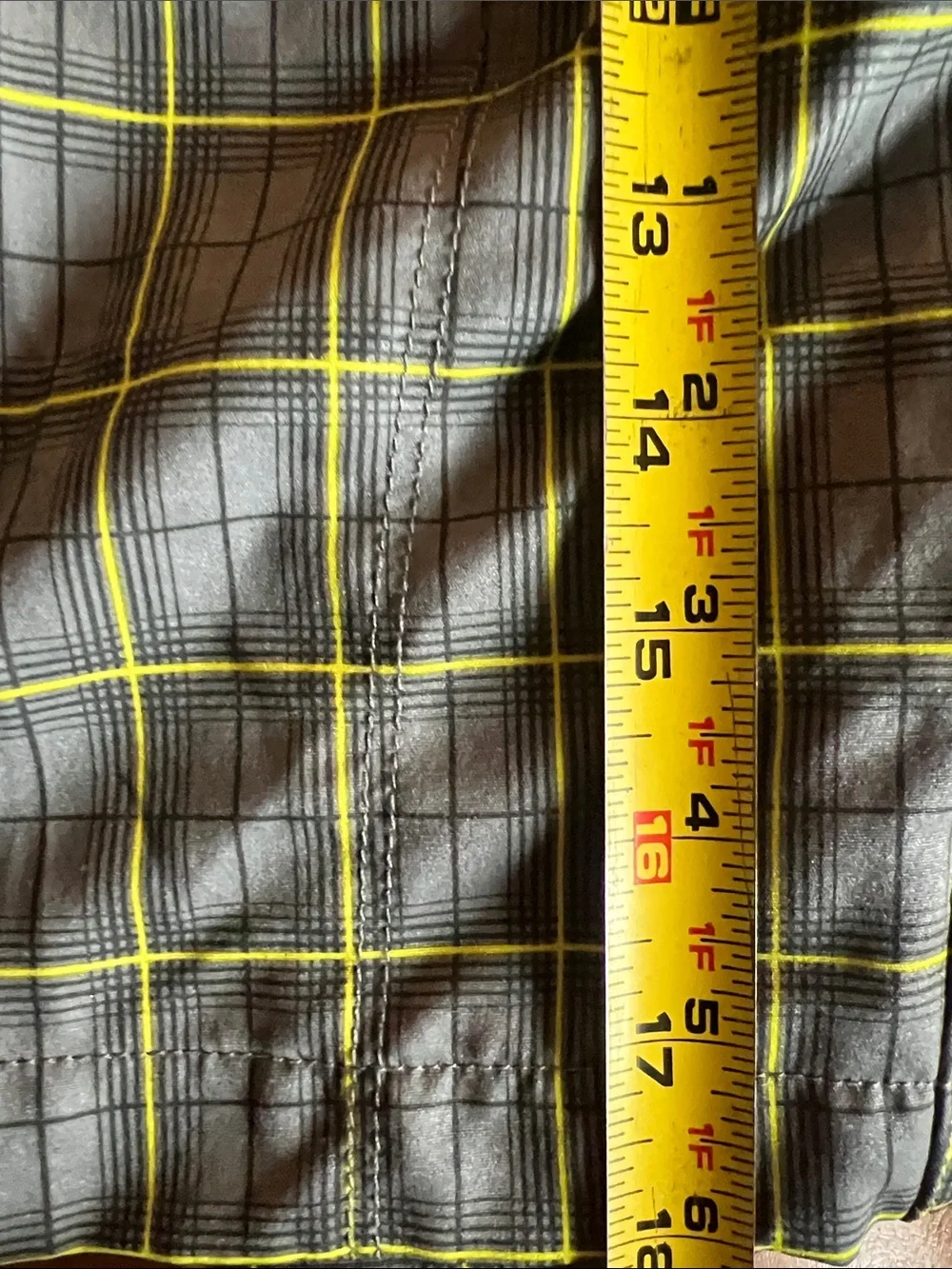 The North face Men's wrinkle free Gray Plaid Shorts with Yellow Grid sz 40